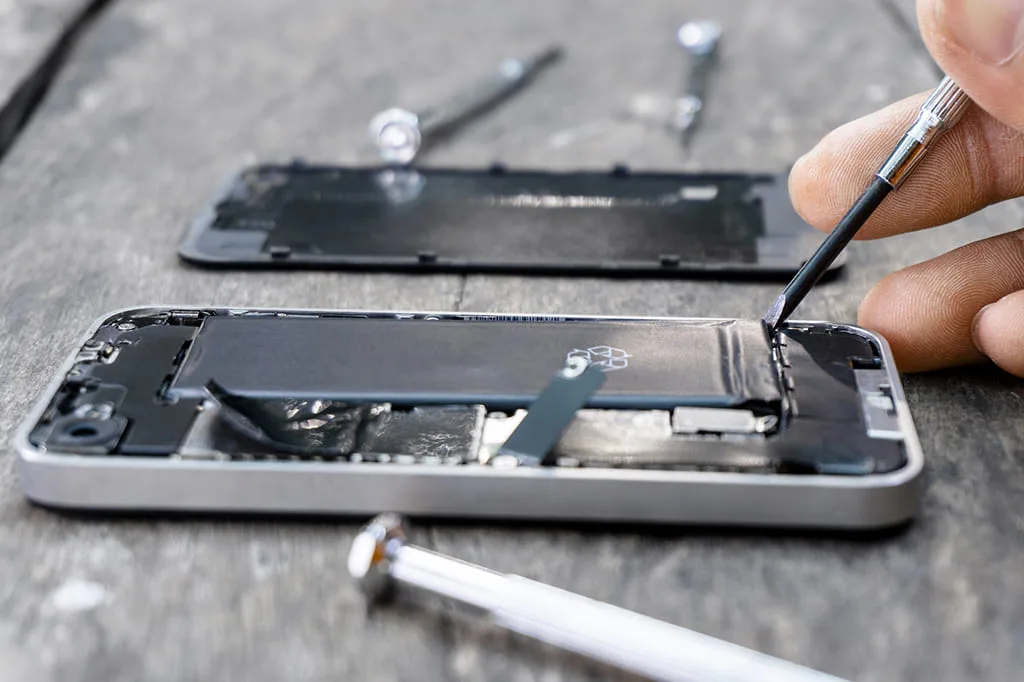 Cell Phone Repair | Upfront Pricing & Same-Day Service | UniverCell Canada